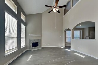8000 N Tarrytown Crossing Dr in Conroe, TX - Building Photo - Building Photo