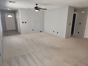 11192 Sandrone Ave in Las Vegas, NV - Building Photo - Building Photo