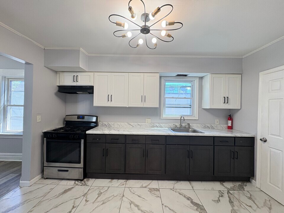 178 Lincoln Pl, Unit 2 in Irvington, NJ - Building Photo