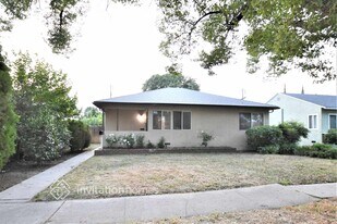 7017 Murietta Ave in Los Angeles, CA - Building Photo