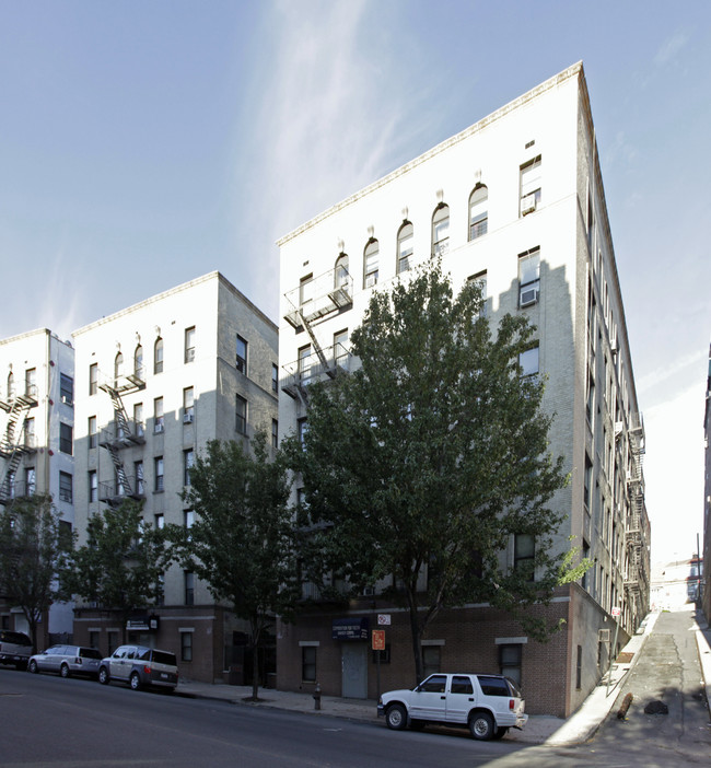 45 W Tremont Ave in Bronx, NY - Building Photo - Building Photo