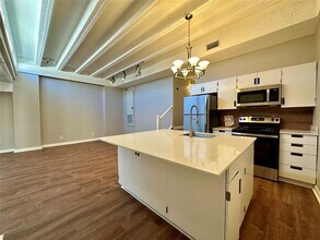 5914 Lago Vista Way in Lago Vista, TX - Foto de edificio - Building Photo