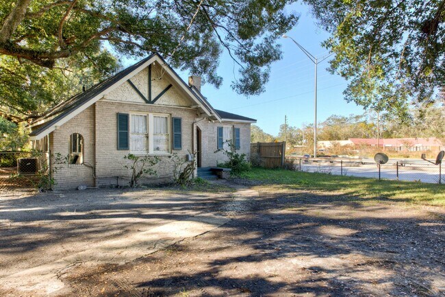 1206 Belvedere Ave in Jacksonville, FL - Foto de edificio - Building Photo