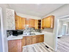 2317 Lyon St in Des Moines, IA - Building Photo - Building Photo