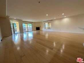 2435 Florencita Dr W in Montrose, CA - Building Photo - Building Photo