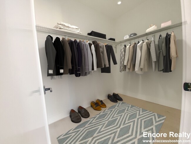 172 Green St, Unit 1 in Boston, MA - Foto de edificio - Building Photo