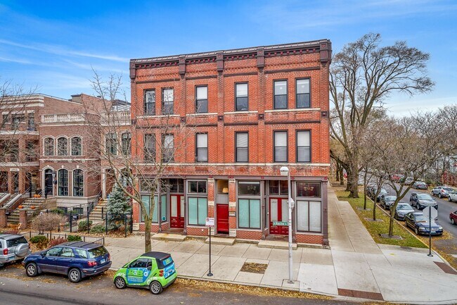 2954 N Racine Ave, Unit 2F