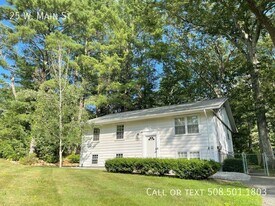 25 W Main St in Hopkinton, MA - Building Photo