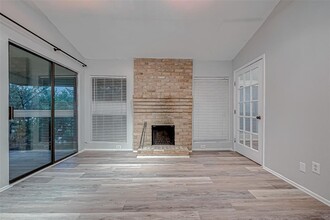 1881 Bering Dr in Houston, TX - Building Photo - Building Photo