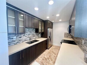 7601 Simms St in Hollywood, FL - Building Photo - Building Photo