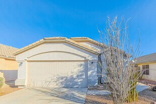 672 E Lovegrass Dr in San Tan Valley, AZ - Building Photo