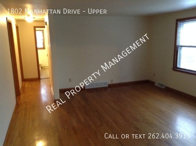 1802 Manhattan Dr in Waukesha, WI - Building Photo - Building Photo
