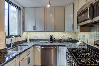2201 New Hampshire Ave NW in Washington, DC - Building Photo - Building Photo