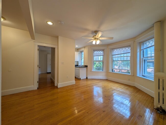 335A Harvard St, Unit 14 in Cambridge, MA - Building Photo - Building Photo