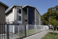 1585-1595 Chestnut Ave in Long Beach, CA - Foto de edificio - Building Photo