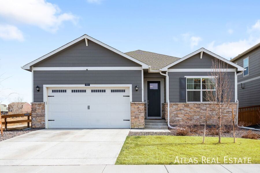 512 Ledge St in Lochbuie, CO - Foto de edificio