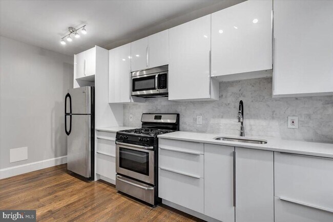 property at 1301 Longfellow St NW