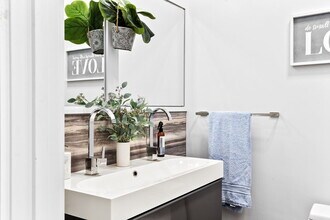 110 Trenton St, Unit 1 in Boston, MA - Foto de edificio - Building Photo