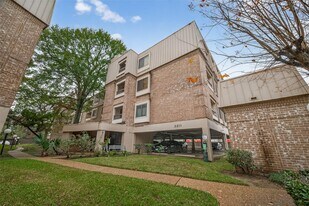 2211 S Braeswood Blvd in Houston, TX - Building Photo