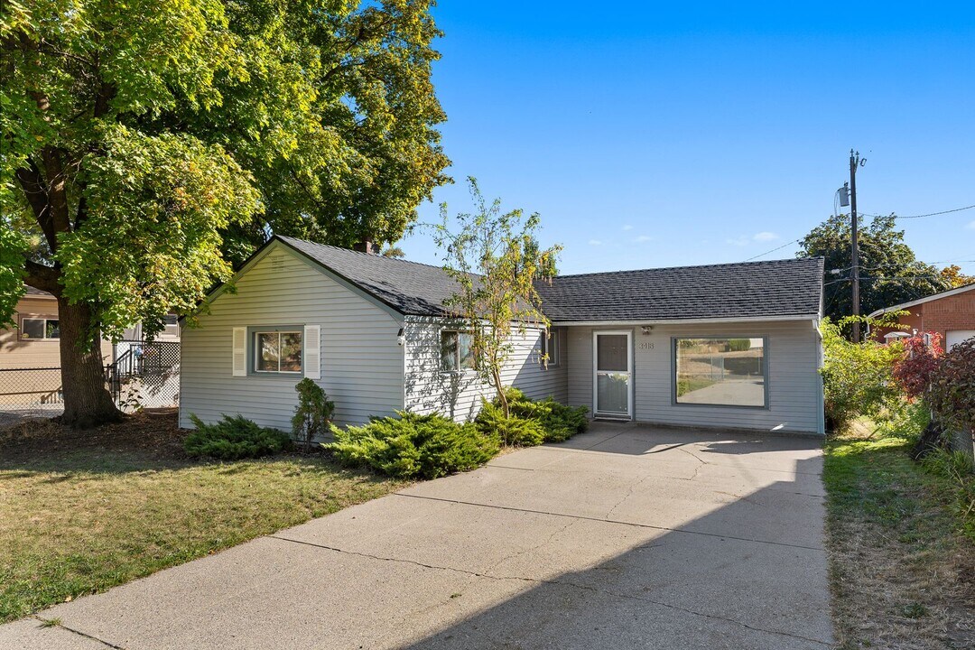 3418 E 35th Ave in Spokane, WA - Foto de edificio