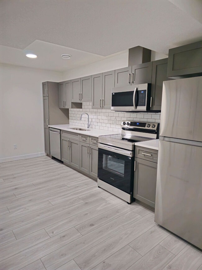 property at 61 Fenwyck Blvd