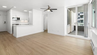 SoMa Square in San Francisco, CA - Foto de edificio - Building Photo