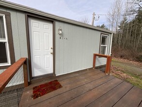 834 Tipsoo Loop S in Rainier, WA - Building Photo - Building Photo