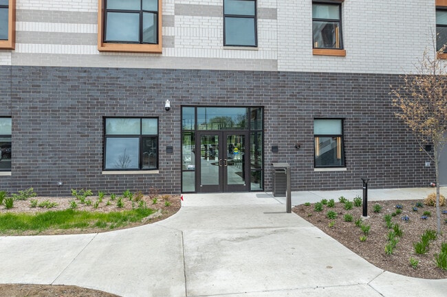 Otto Square Veterans in Chicago Heights, IL - Building Photo - Building Photo