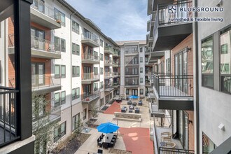 3201 Esperanza Crossing in Austin, TX - Building Photo - Building Photo