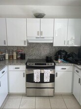 35 SW 7th St in Hallandale Beach, FL - Foto de edificio - Building Photo