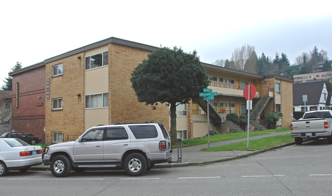 Springs Apartments in Seattle, WA - Building Photo - Building Photo