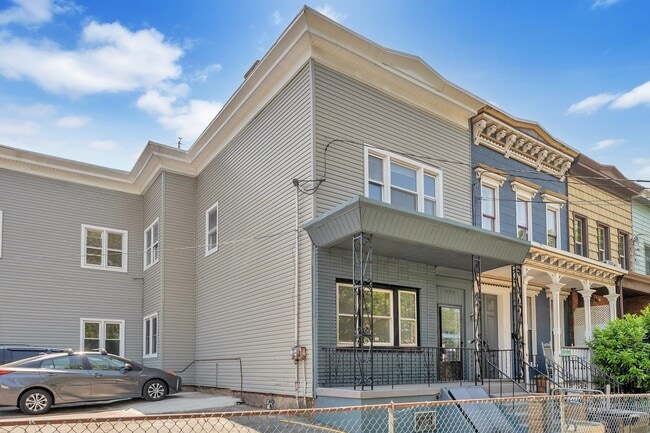 322 Webster Ave in Jersey City, NJ - Building Photo - Building Photo