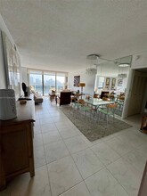 3675 N Country Club Dr in Aventura, FL - Building Photo - Building Photo