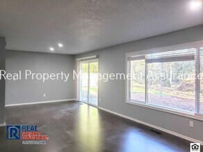 324 SW Frenwood Way in Beaverton, OR - Building Photo - Building Photo