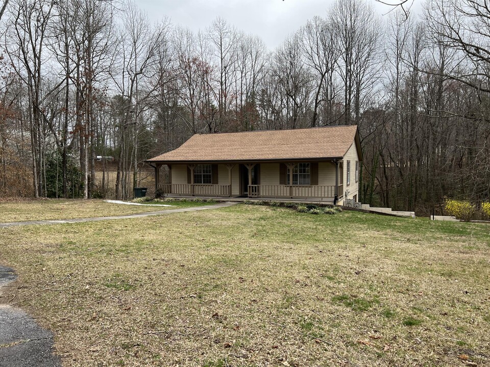 307 W A 144 in Walhalla, SC - Building Photo