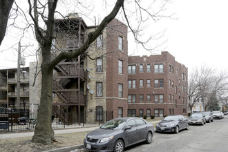 2530 N Sacramento Ave in Chicago, IL - Building Photo - Building Photo