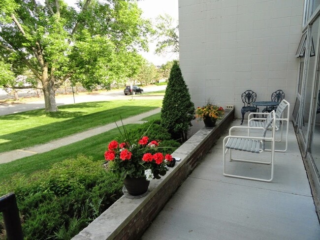 7000 Sandell Ave in Minneapolis, MN - Building Photo - Building Photo