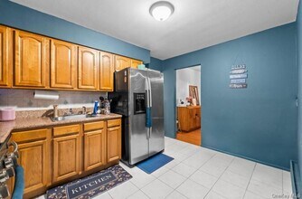 97 Arlington Ave in Valley Stream, NY - Building Photo - Building Photo