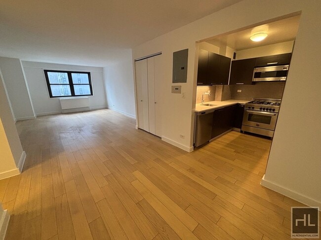 East 39th Street in New York, NY - Building Photo - Building Photo