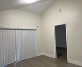 15535 Miami Lakeway N, Unit XXXX in Miami Lakes, FL - Building Photo - Building Photo