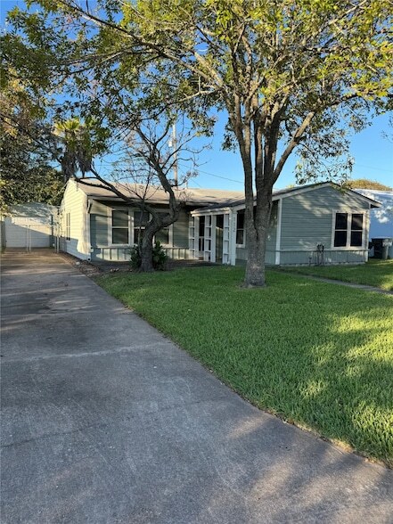 112 Pompano Ave