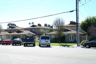 1601-1801 E 15th Street in Newport Beach, CA - Building Photo - Building Photo