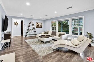 8345 White Oak Ave in Los Angeles, CA - Building Photo - Building Photo