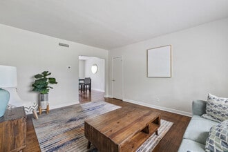 Brick Pointe in Albany, GA - Building Photo - Interior Photo