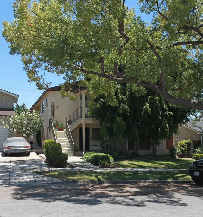 722 E Tujunga Ave in Burbank, CA - Foto de edificio