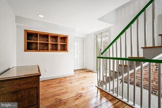 8 E Madison St in Baltimore, MD - Building Photo - Building Photo