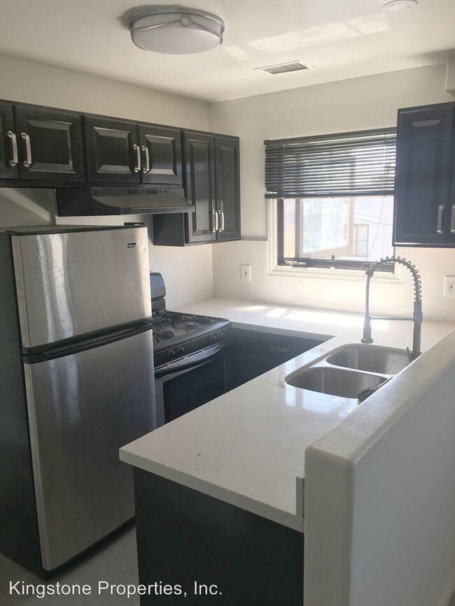 1342 N Highland Ave in Los Angeles, CA - Building Photo - Building Photo