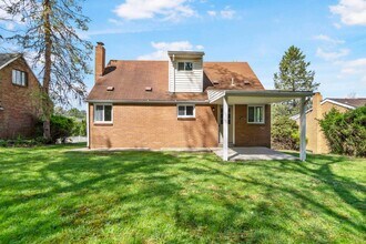 175 Charleston Dr in Pittsburgh, PA - Building Photo - Building Photo