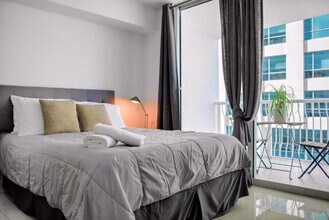 1200 Brickell Bay Dr in Miami, FL - Building Photo - Building Photo