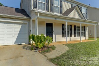 524 Stillgreen Ln in Charlotte, NC - Building Photo - Building Photo